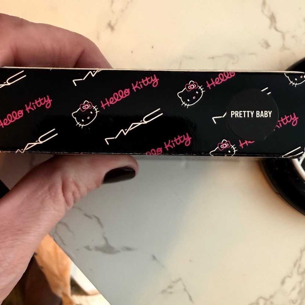Mac Cosmetics x Hello Kitty Beauty Powder in Pretty Baby - Picture 5 of 6